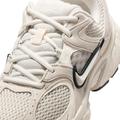 W NIKE V5 RNR
