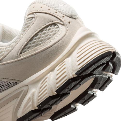 W NIKE V5 RNR